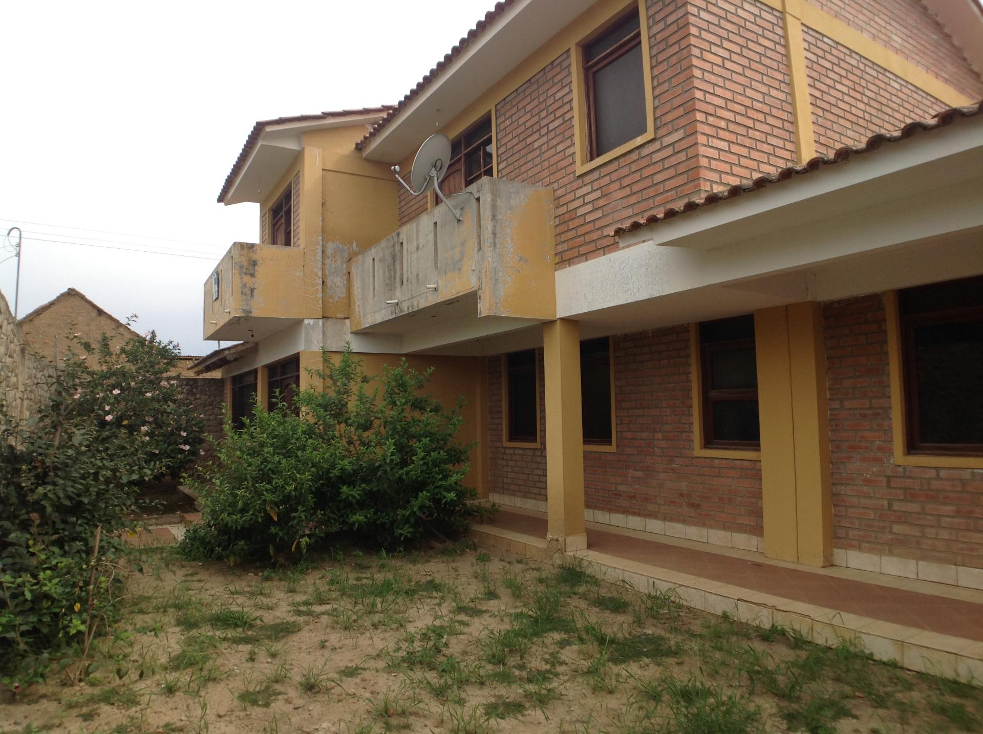 Casa en Queru Queru en Cochabamba 4 dormitorios 3 baños 1 parqueos Foto 1