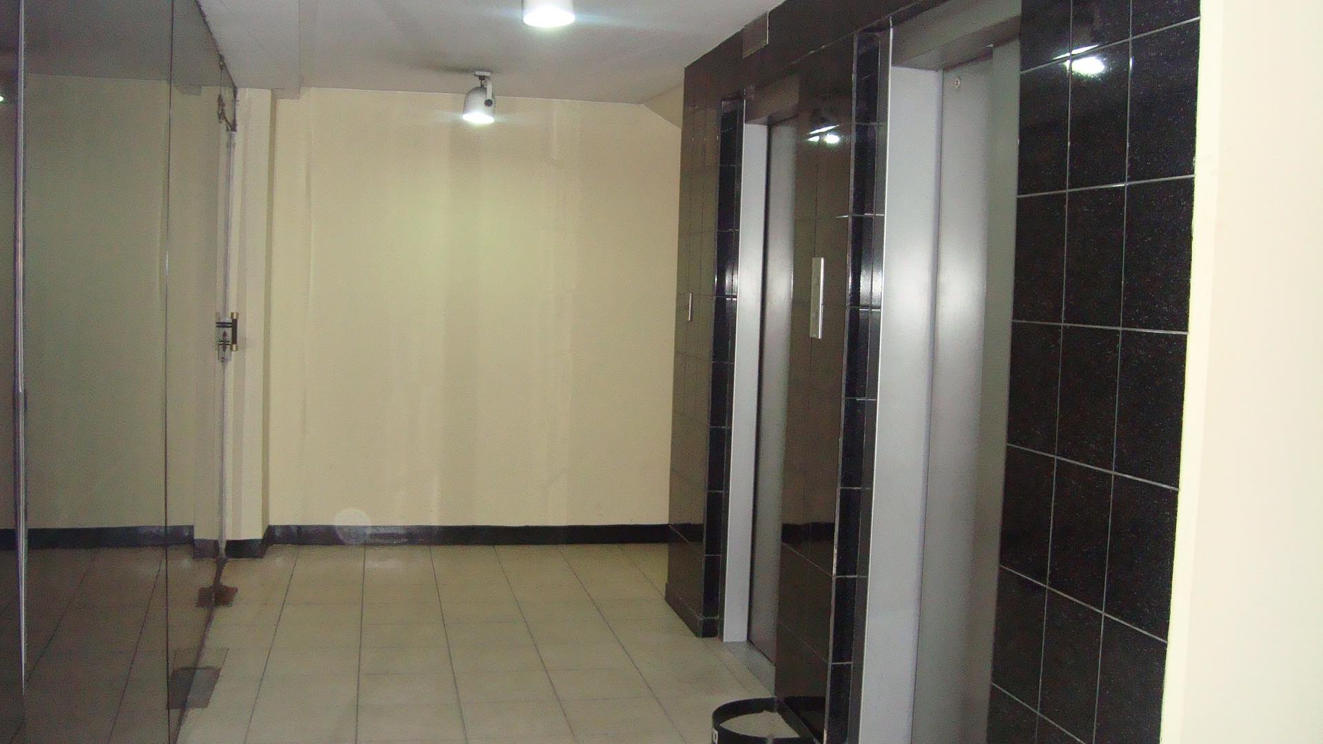 Oficina en AlquilerFederico Suazo esq. Bueno,Nº 1598  Edificio Park Inn,  Foto 8