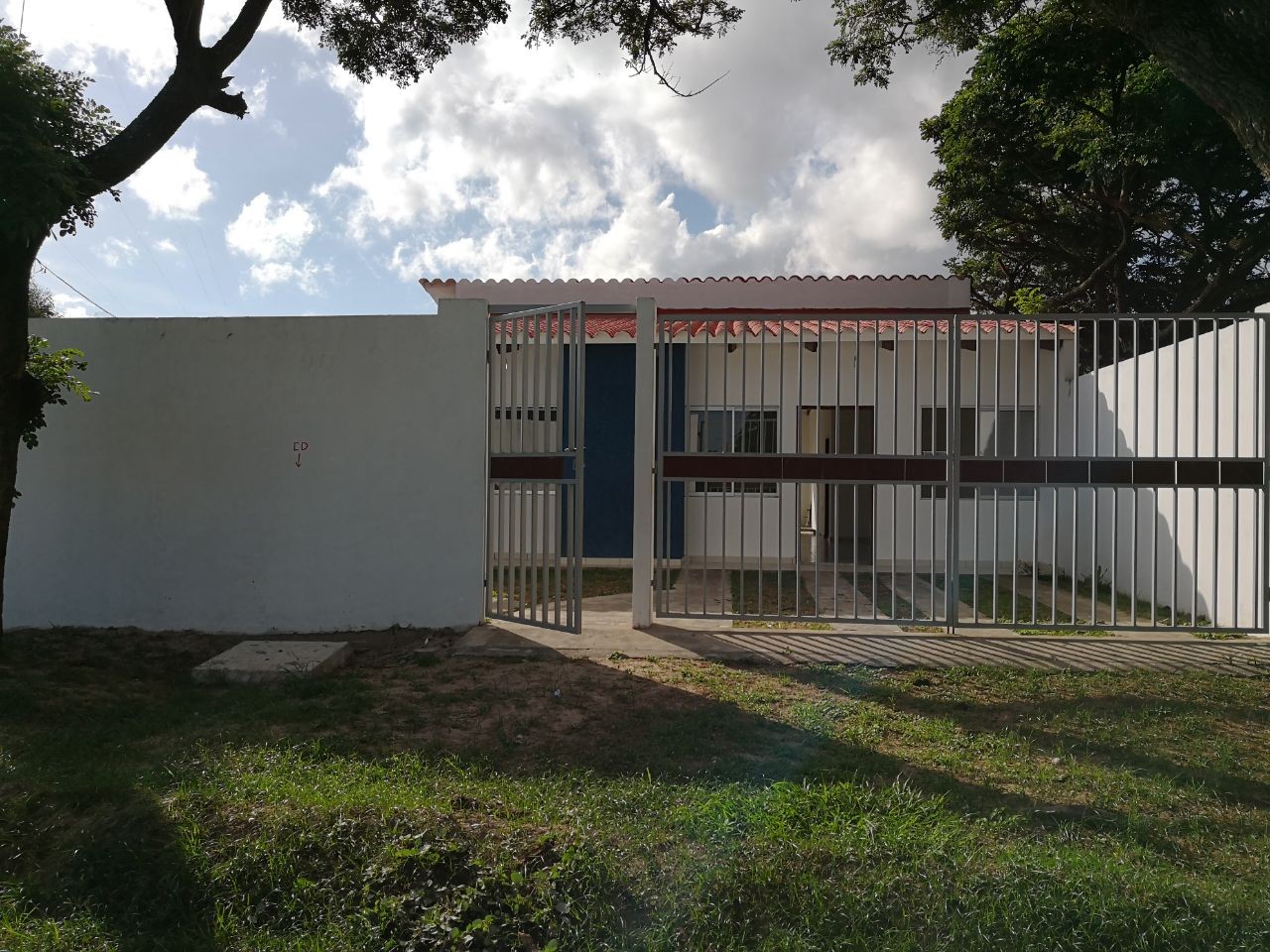 Casa en VentaBarrio Amboró, cerca de la Av. 4 de Octubre 8vo. anillo 3 dormitorios 2 baños 3 parqueos Foto 3