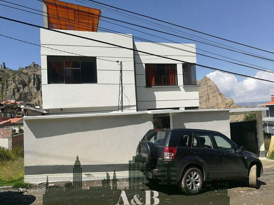 Departamento en Achumani en La Paz 3 dormitorios 4 baños 2 parqueos Foto 1