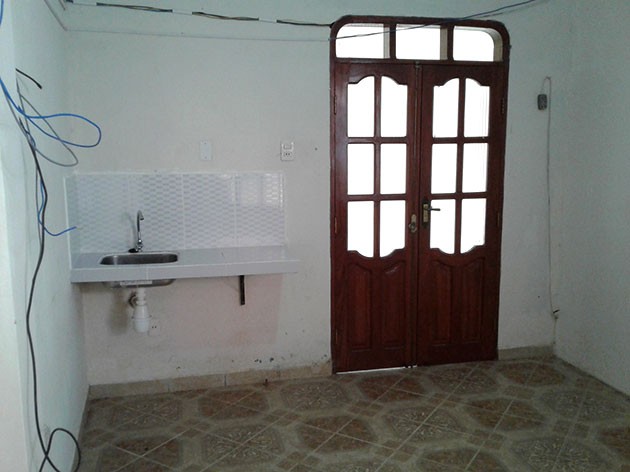 Habitación en AlquilerHabitación con cocineta y a/c por Udabol, Bs. 1200   Foto 2