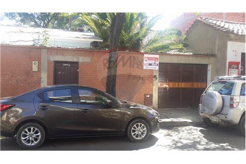 Casa en AlquilerAlejandro del Carpio entre Mendez y Suipacha 6 dormitorios 2 baños 1 parqueos Foto 1