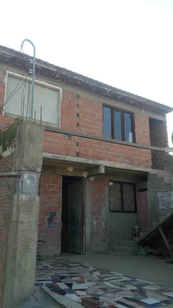 Casa en Colcapirhua en Cochabamba 6 dormitorios 3 baños 2 parqueos Foto 2