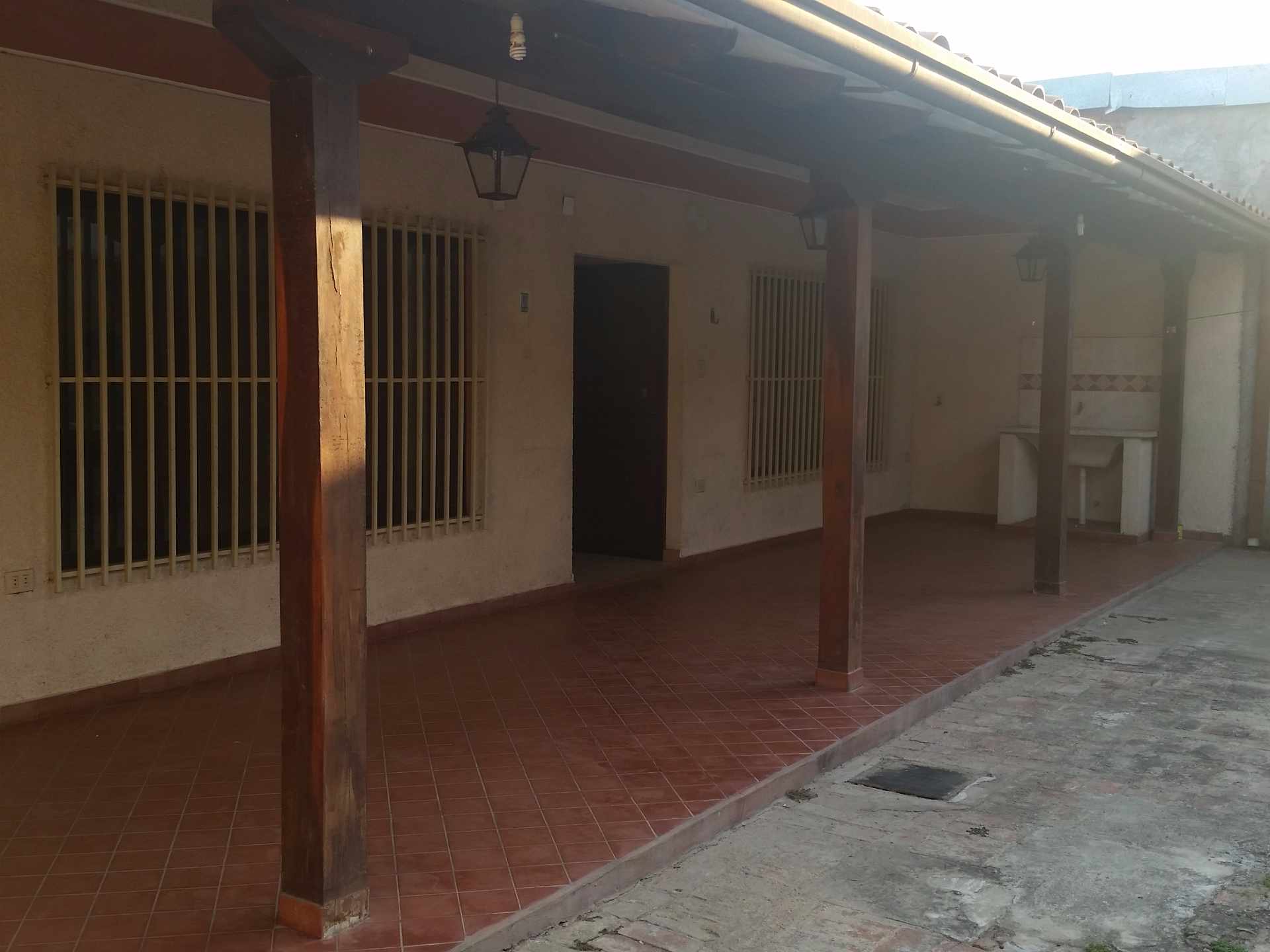 Departamento en AlquilerAvenida paragua entre 3er y 4to anillo, barrio la chacarilla, conavi 2 dormitorios 1 baños 2 parqueos Foto 7