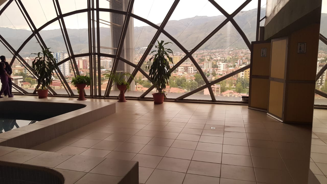 Departamento $us.- 149000.- PRECIOSO DEPARTAMENTO EDIFICIO TITAN – AV. AMERICA OESTE Superficie: 187 m2. ACABADOS DE LUJO 657-18189  Foto 1