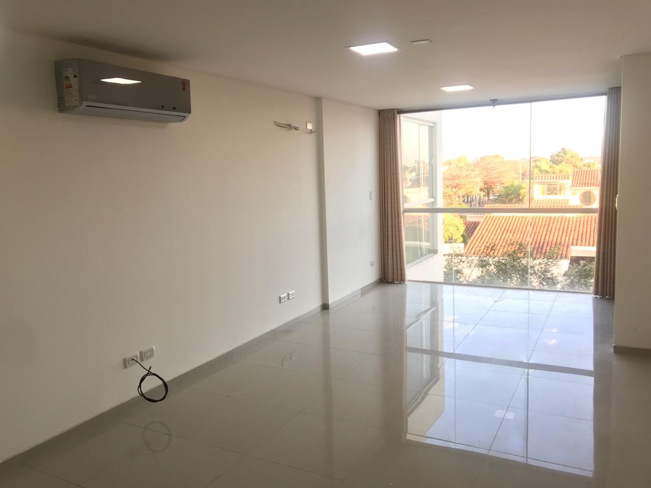 Departamento en Barrio Urbari en Santa Cruz de la Sierra 1 dormitorios 1 baños 1 parqueos Foto 2