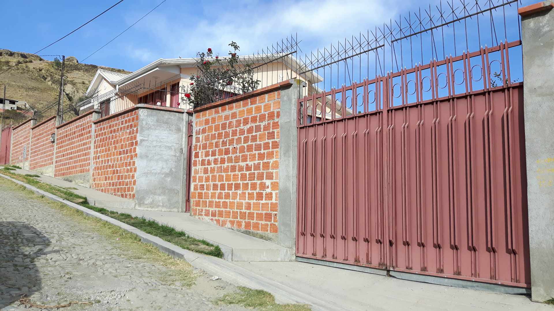 Casa en Chasquipampa en La Paz 4 dormitorios 3 baños 2 parqueos Foto 3