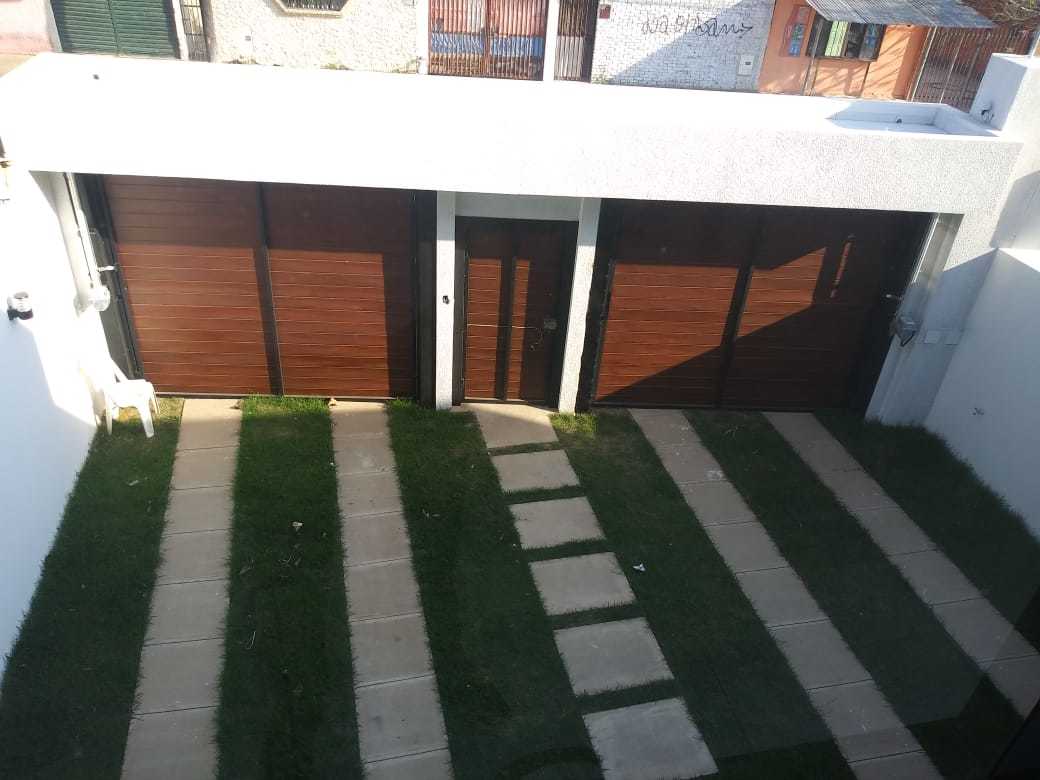 Casa en VentaCasa a estrenar  con acabados de primera 4 dormitorios 3 baños 2 parqueos Foto 2