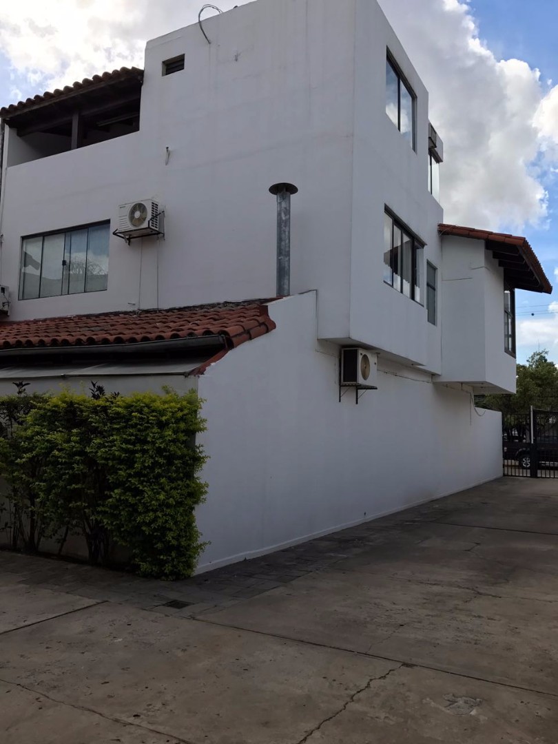 Departamento en Entre 4to y 5to anillo Norte en Santa Cruz de la Sierra 4 dormitorios 5 baños 2 parqueos Foto 7