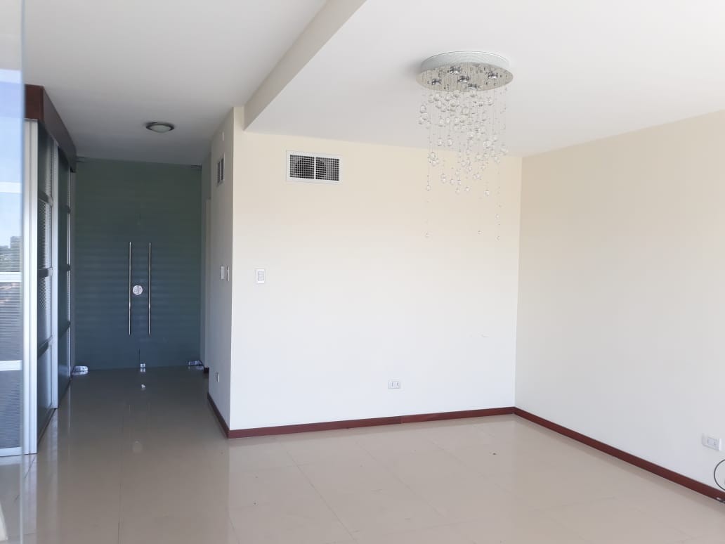 Departamento en AlquilerCONDOMINIO EQUIPETROL 2 en Canal Isuto entre 2do. y 3er. anillo 3 dormitorios 3 baños 2 parqueos Foto 17