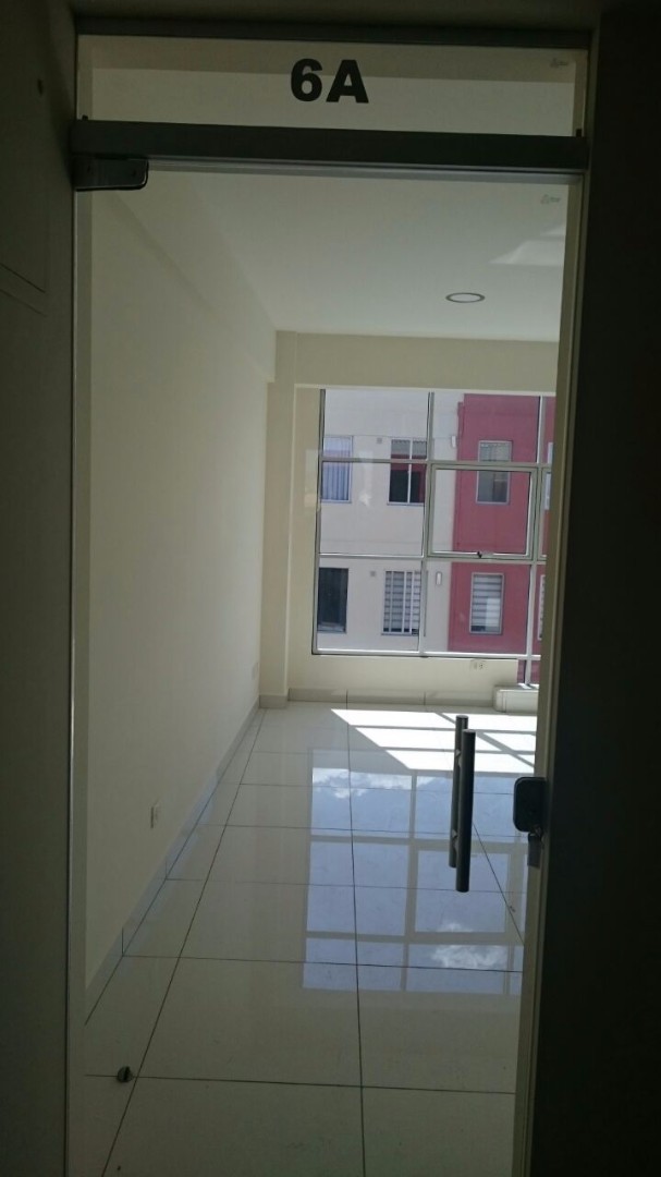 Oficina en VentaCalle Ecuador entre 16 de julio y Oquendo Foto 8