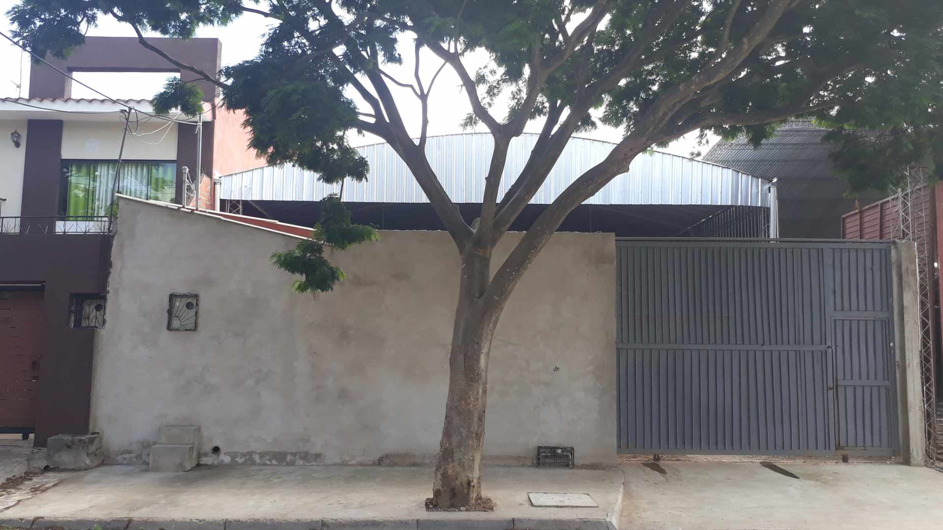 Galpón en AlquilerDOBLE VIA LA GUARDIA 4TO ANILLO    Foto 1