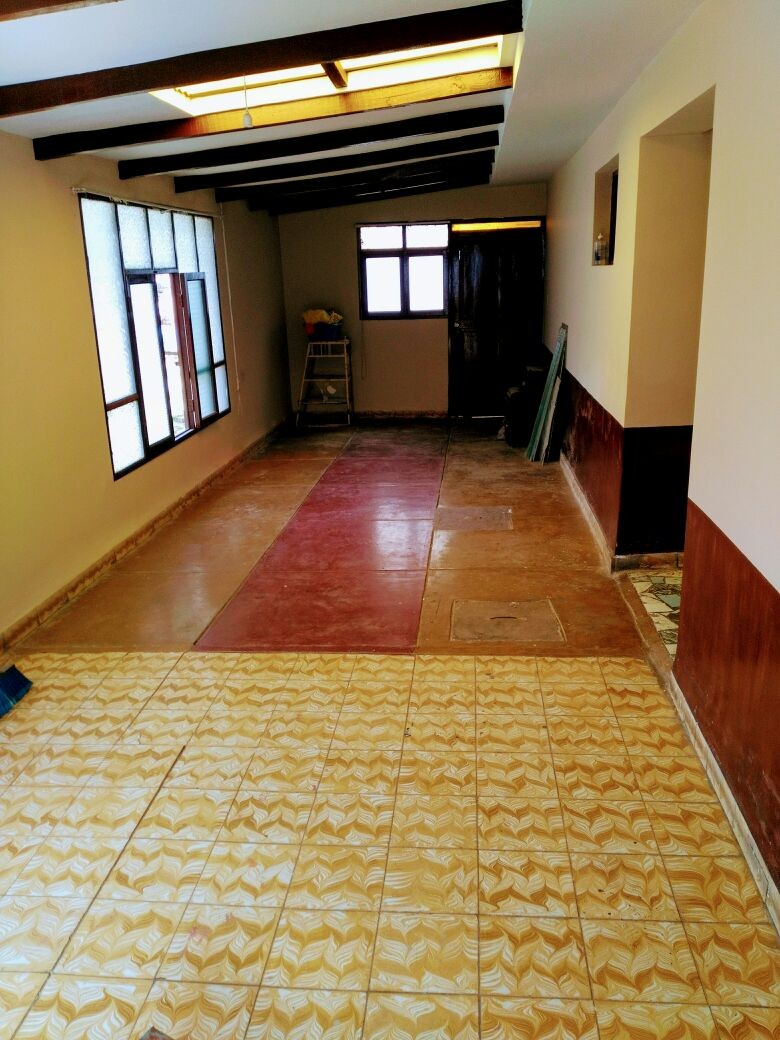 Casa en La Chimba en Cochabamba 6 dormitorios 3 baños 7 parqueos Foto 3
