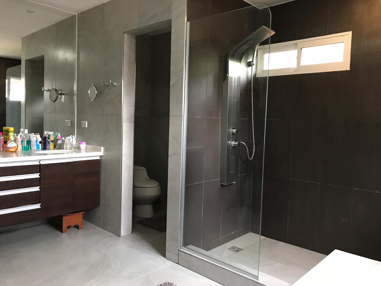 Casa en AlquilerAvda Pirai y 5to anillo 4 dormitorios 6 baños 3 parqueos Foto 19