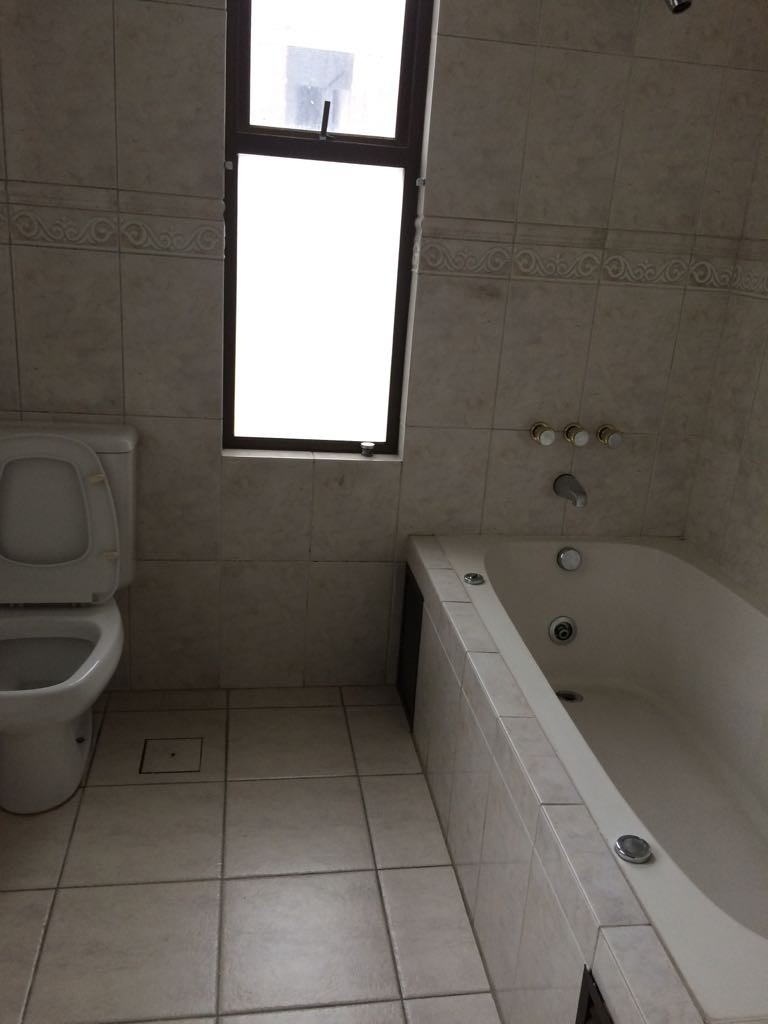 Departamento en Obrajes en La Paz 3 dormitorios 3 baños 1 parqueos Foto 3