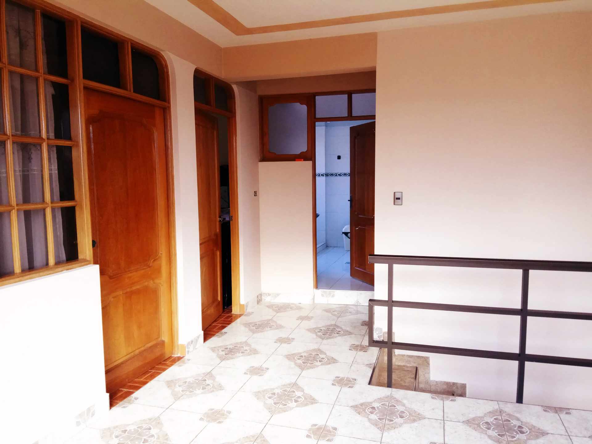 Casa en Ushpa Ushpa en Cochabamba 6 dormitorios 4 baños 10 parqueos Foto 5