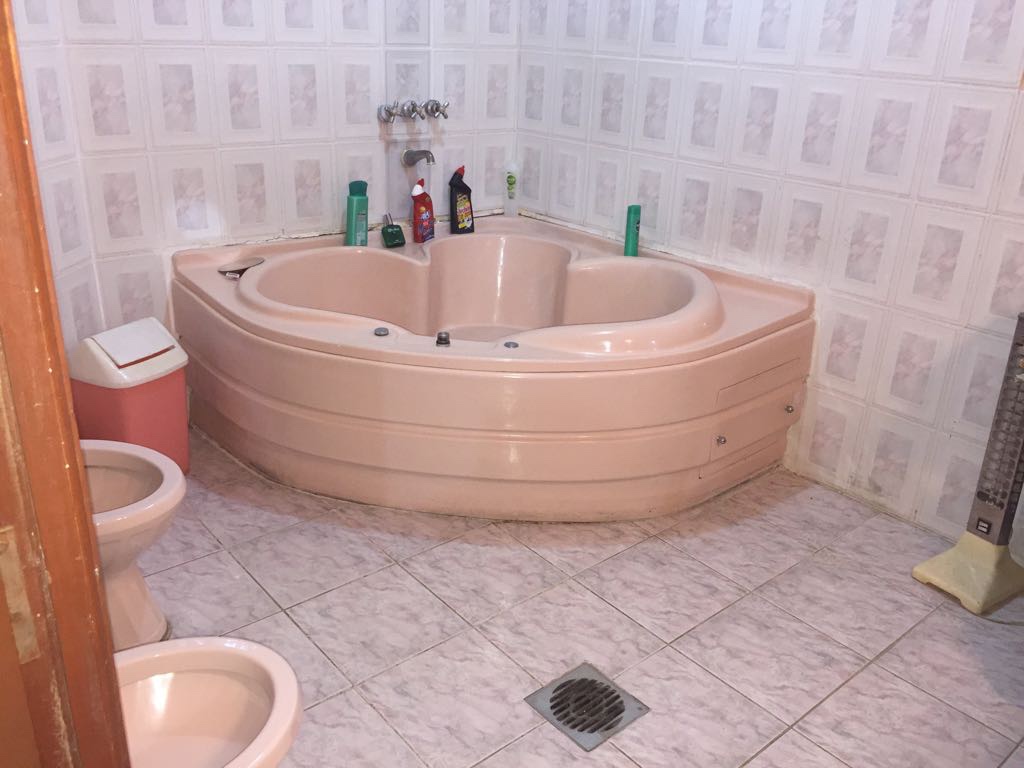 Casa Calle Guemes, entre calles: Estensoro y Av. Membrillos. 
Zona La Pampa. A dos cuadras del Parque Bolivar. Foto 7