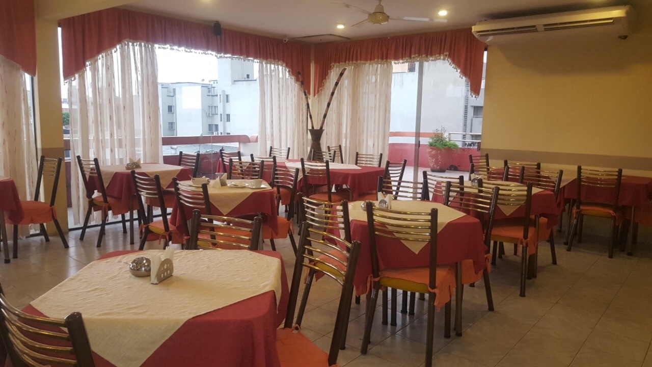 Edificio en VentaEN VENTA Hotel con ALTO FLUJO de huéspedes Calle Florida a 1/2 cuadra de la Av. Cañoto  62 dormitorios 70 baños 30 parqueos Foto 11