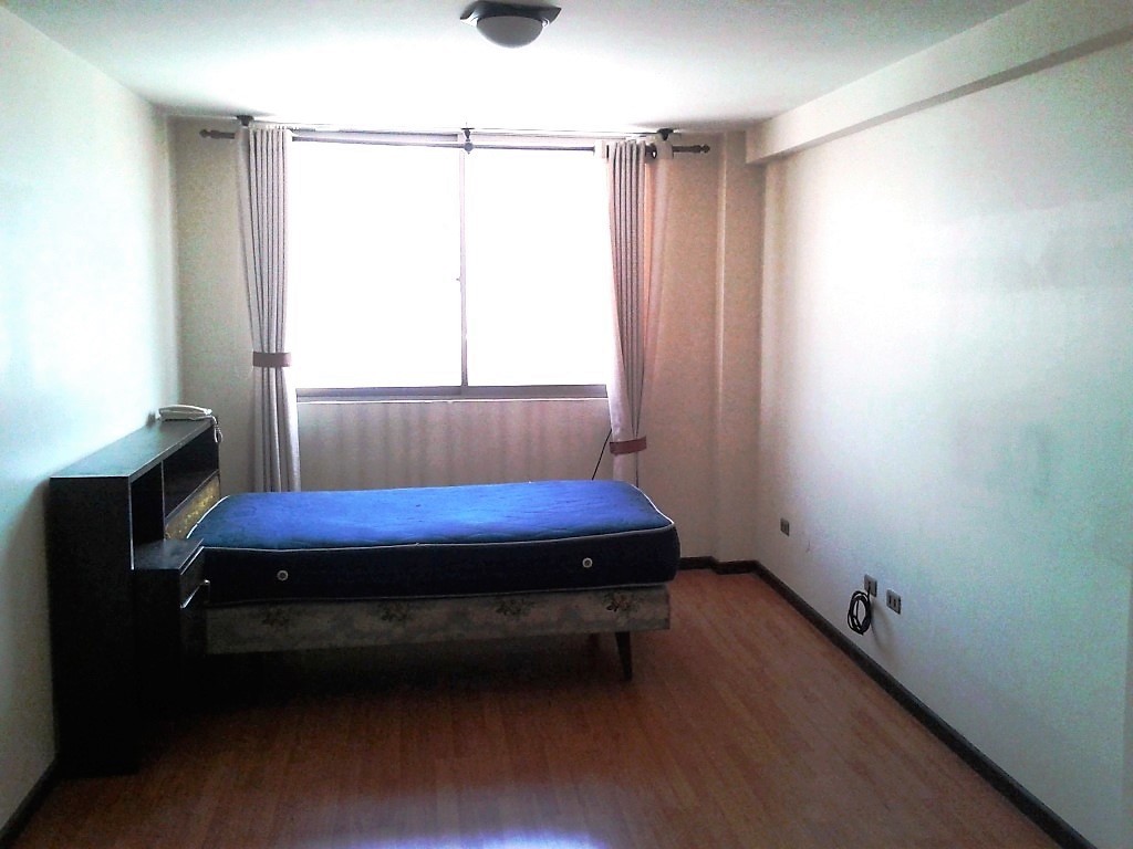Departamento en Queru Queru en Cochabamba 3 dormitorios 3 baños  Foto 4