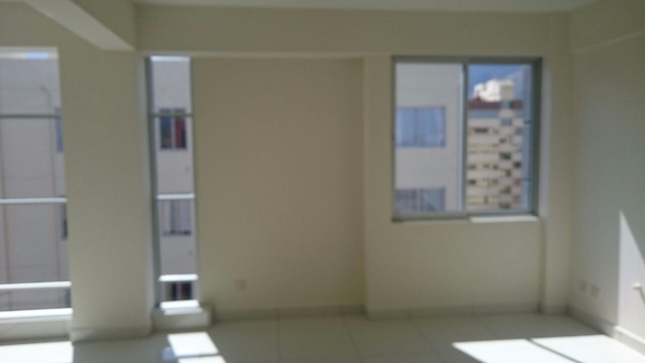 Oficina en VentaCalle Ecuador entre 16 de julio y Oquendo Foto 4