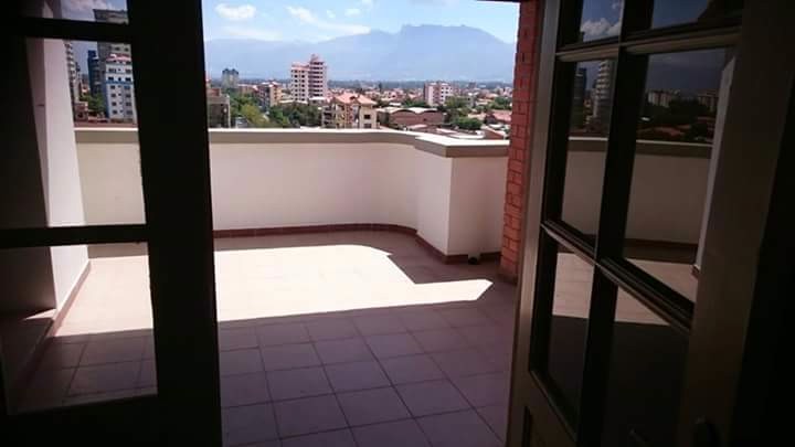 Departamento en Noroeste en Cochabamba 4 dormitorios 4 baños 1 parqueos Foto 5