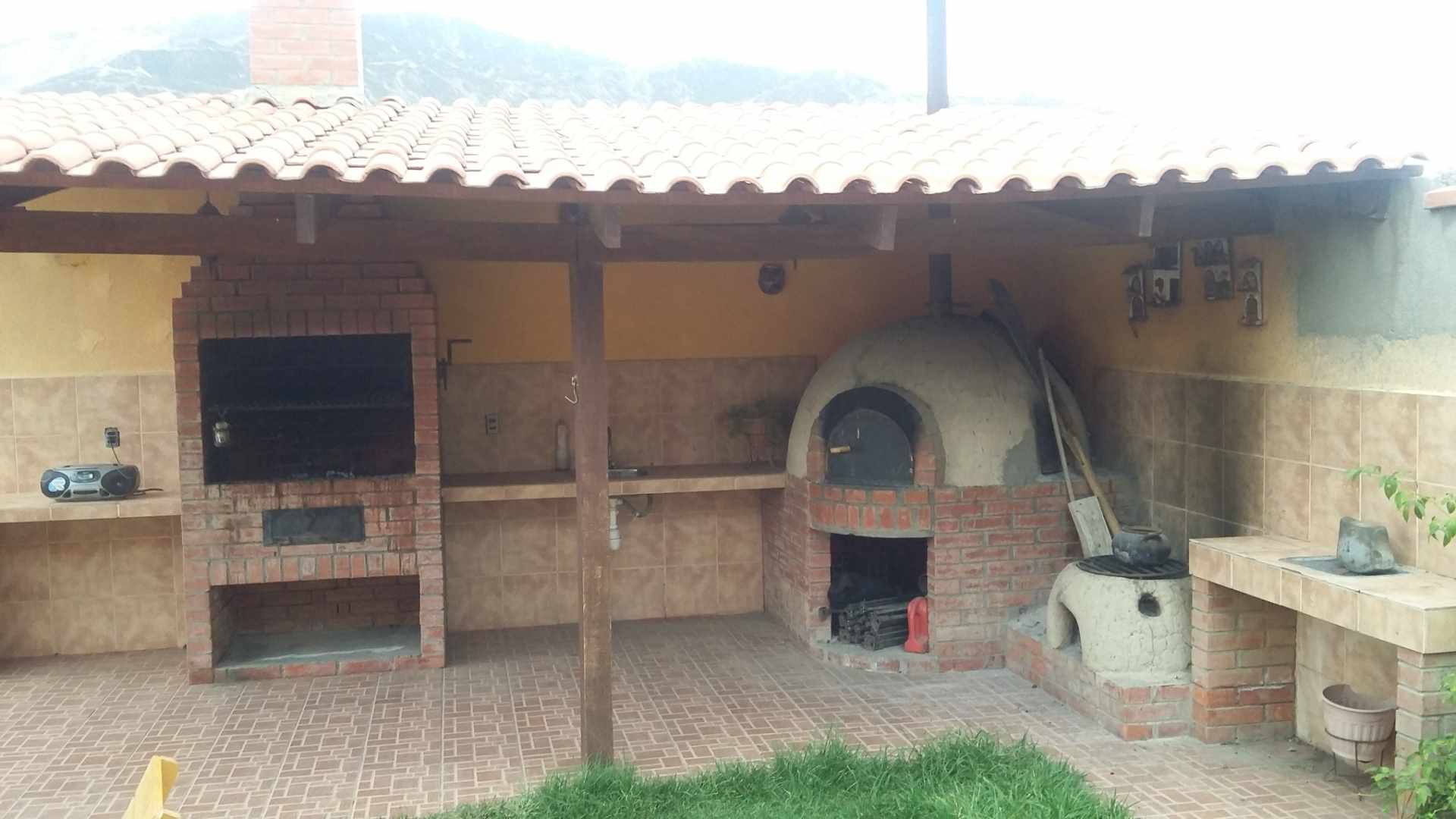Casa en Mecapaca en La Paz 3 dormitorios 2 baños 4 parqueos Foto 4