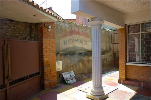 Casa en Muyurina en Cochabamba 5 dormitorios 2 baños 1 parqueos Foto 23