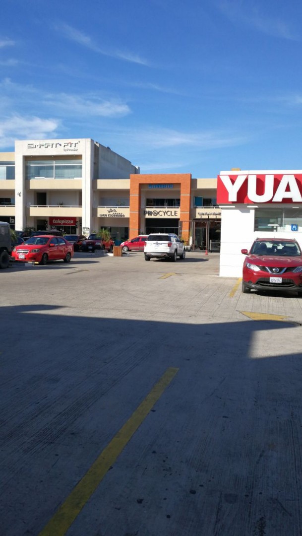 Local comercial en Urubó en Santa Cruz de la Sierra  1 baños  Foto 1