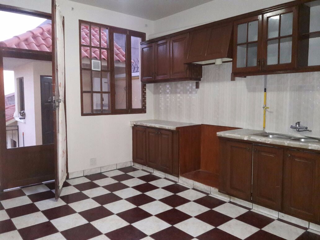 Casa en Aranjuez en Cochabamba 4 dormitorios 4 baños 2 parqueos Foto 6
