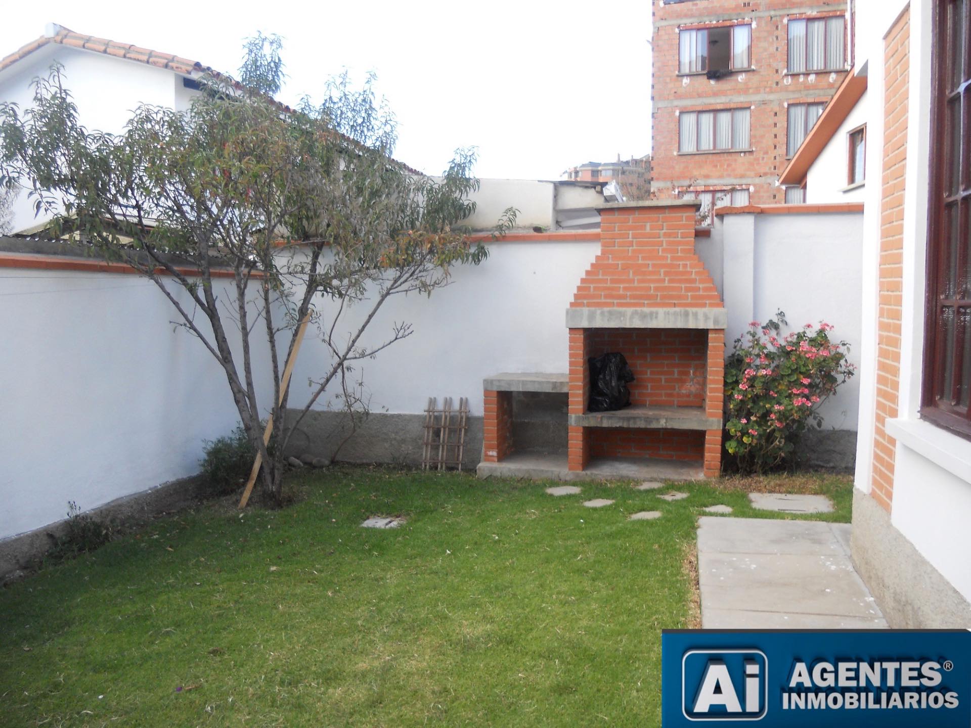 Casa en Auquisamaña en La Paz 4 dormitorios 4 baños 3 parqueos Foto 12