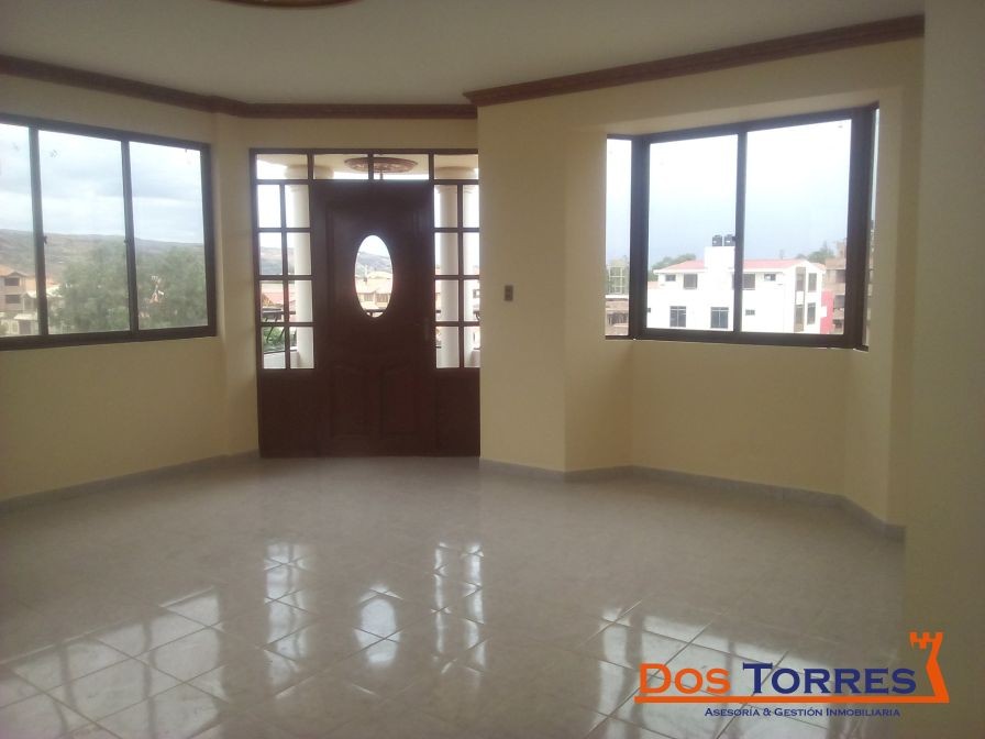 Casa en Colcapirhua en Cochabamba 5 dormitorios 4 baños 2 parqueos Foto 4