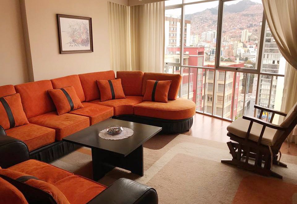 Departamento en San Jorge en La Paz 3 dormitorios 4 baños 1 parqueos Foto 1