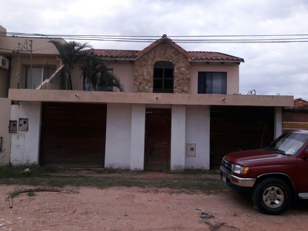 Casa en VentaUrbanización Cotoca / calle Tulipanes Nº1 a media cuadra del pavimento 4 dormitorios 4 baños 2 parqueos Foto 17