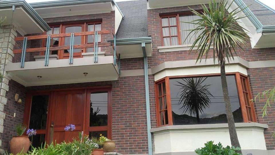 Casa en Irpavi en La Paz 4 dormitorios 4 baños 2 parqueos Foto 1