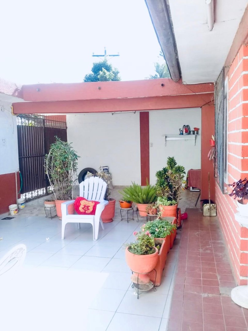 Casa en VentaBarrio españa - Avenida Miguel de Cervantes #19, a 1 cuadra del 6to anillo. 3 dormitorios 2 baños 2 parqueos Foto 5