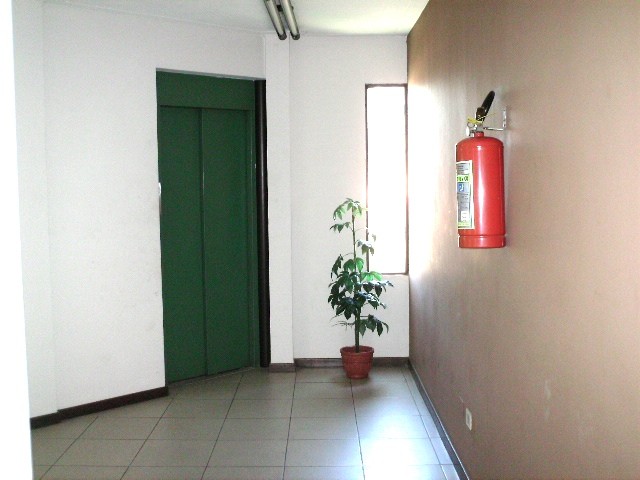 Oficina en Entre 1er y 2do anillo Norte en Santa Cruz de la Sierra 3 dormitorios 1 baños  Foto 5