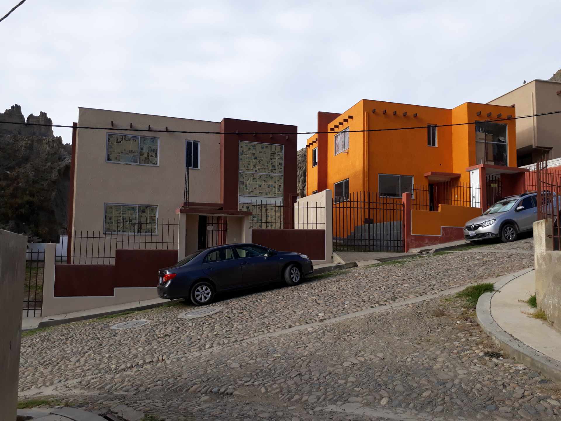 Casa en Irpavi en La Paz 3 dormitorios 3 baños 3 parqueos Foto 1