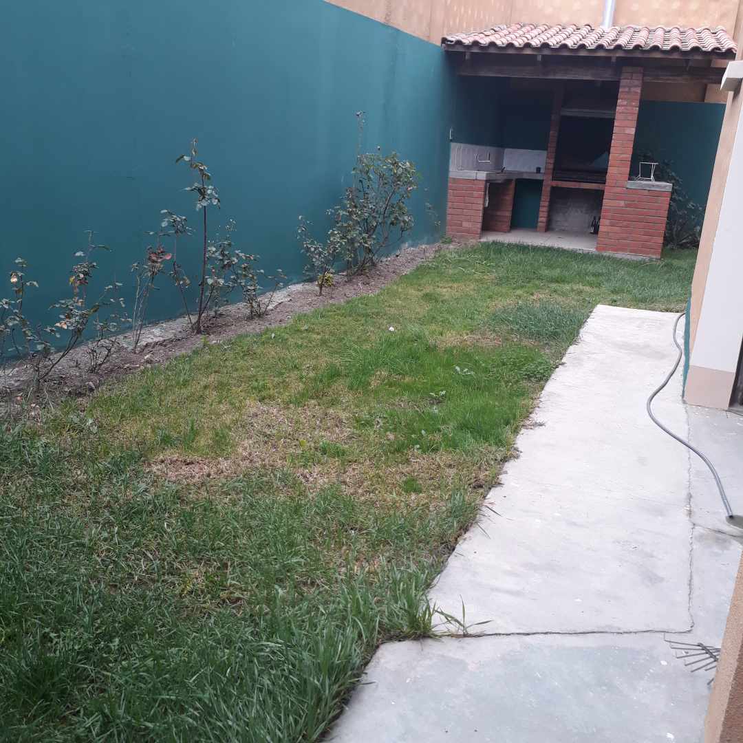 Casa en Cota Cota en La Paz 4 dormitorios 5 baños 4 parqueos Foto 11