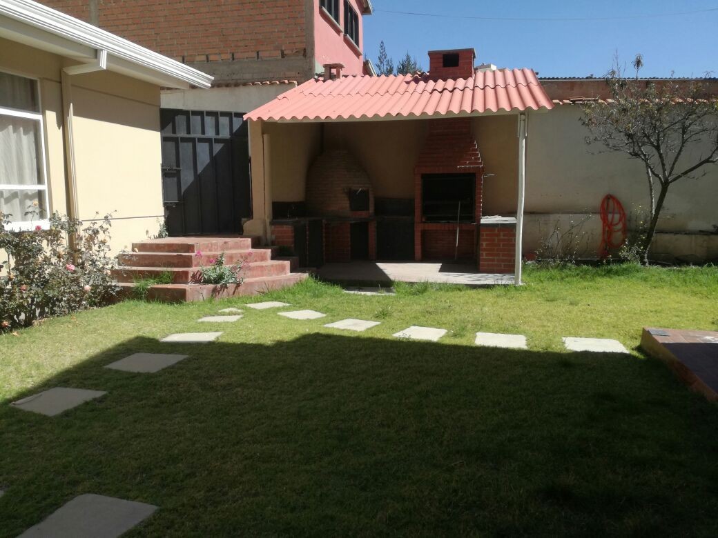 Casa en Seguencoma en La Paz 5 dormitorios 5 baños  Foto 4