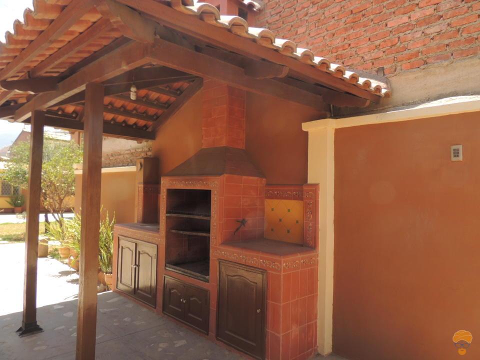 Casa en Alalay en Cochabamba 5 dormitorios 3 baños 4 parqueos Foto 4