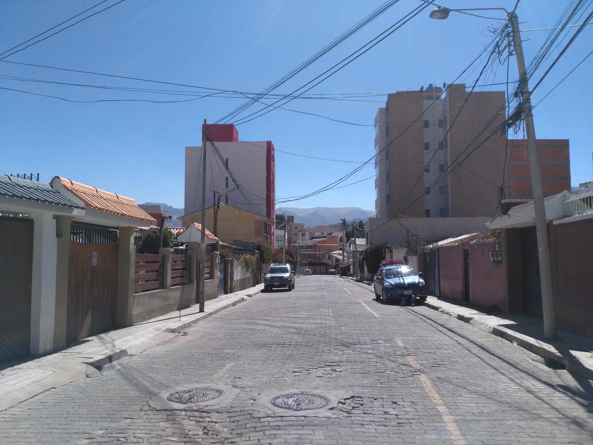 Casa en Calacoto en La Paz 4 dormitorios 2 baños 2 parqueos Foto 13