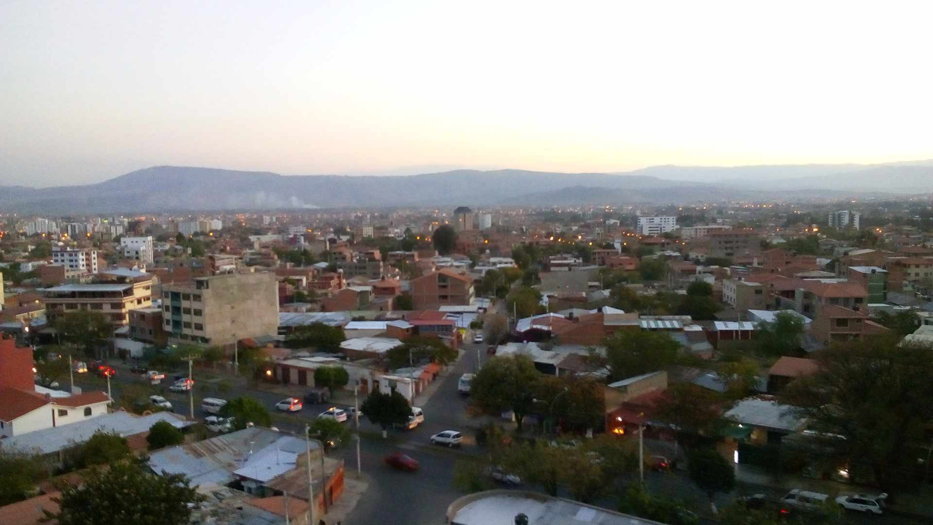 Departamento en VentaZona norte condebamba, entre la Av. Simon Lopez y calle Inca Roca, a media cuadra del mercadito 10 de febrero y a una cuadra de los bancos Union, Mercantil Santa y Cruz y otros, asi mismo a una cuadra de ferreterias y snaks. 2 dormitorios 1 baños 1 parqueos Foto 1