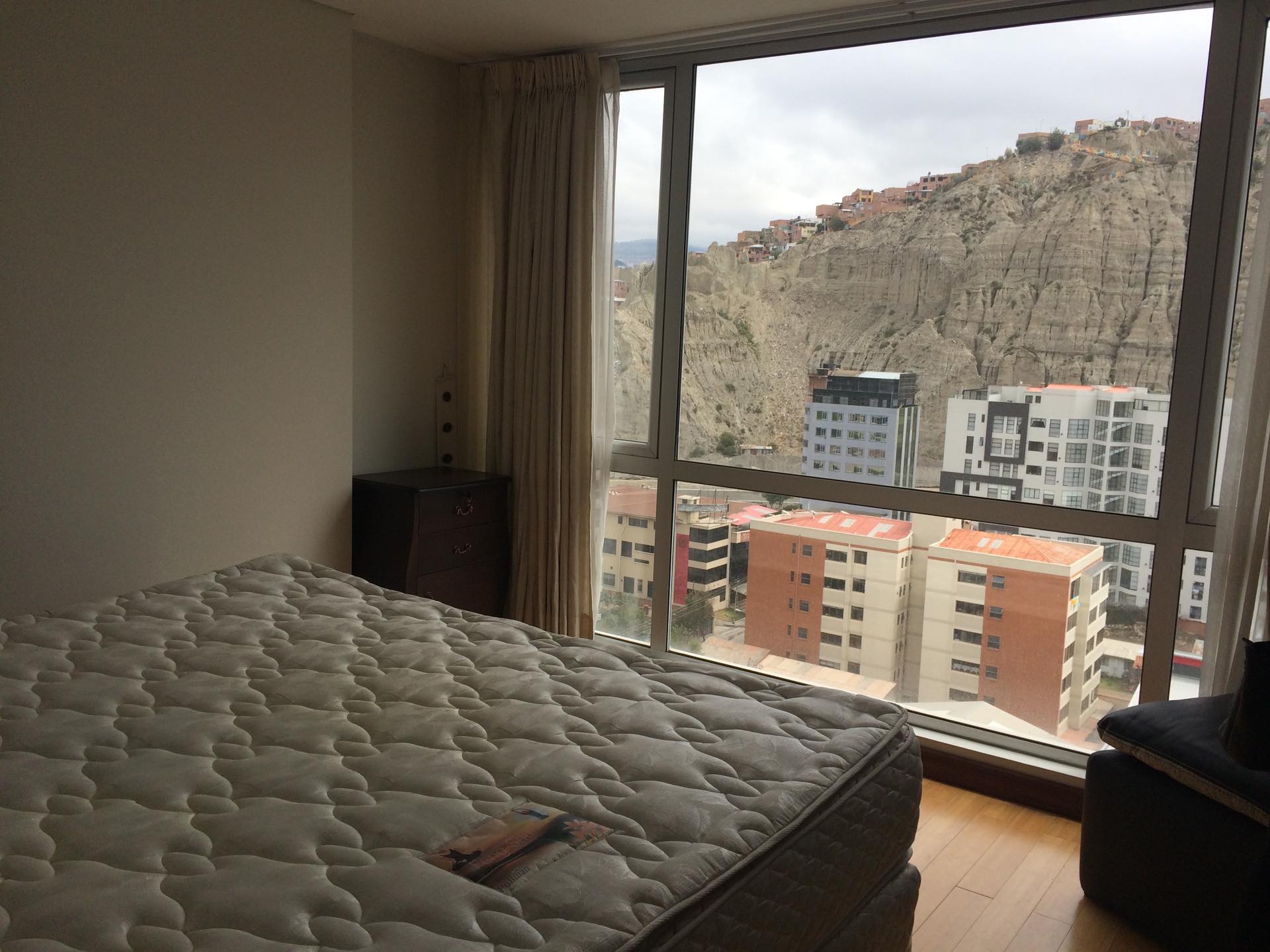 Departamento en Calacoto en La Paz 3 dormitorios 3 baños 1 parqueos Foto 5
