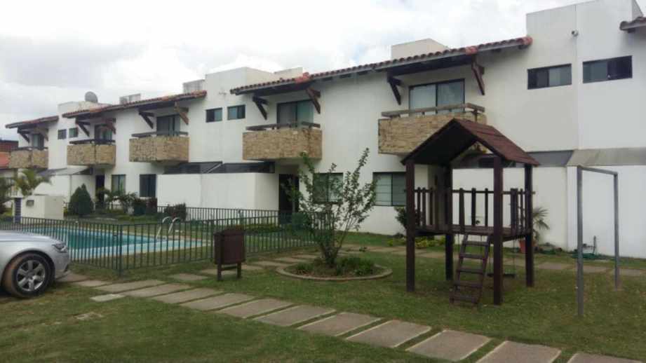Casa en Entre 5to y 6to anillo Oeste en Santa Cruz de la Sierra 3 dormitorios 3 baños 2 parqueos Foto 3