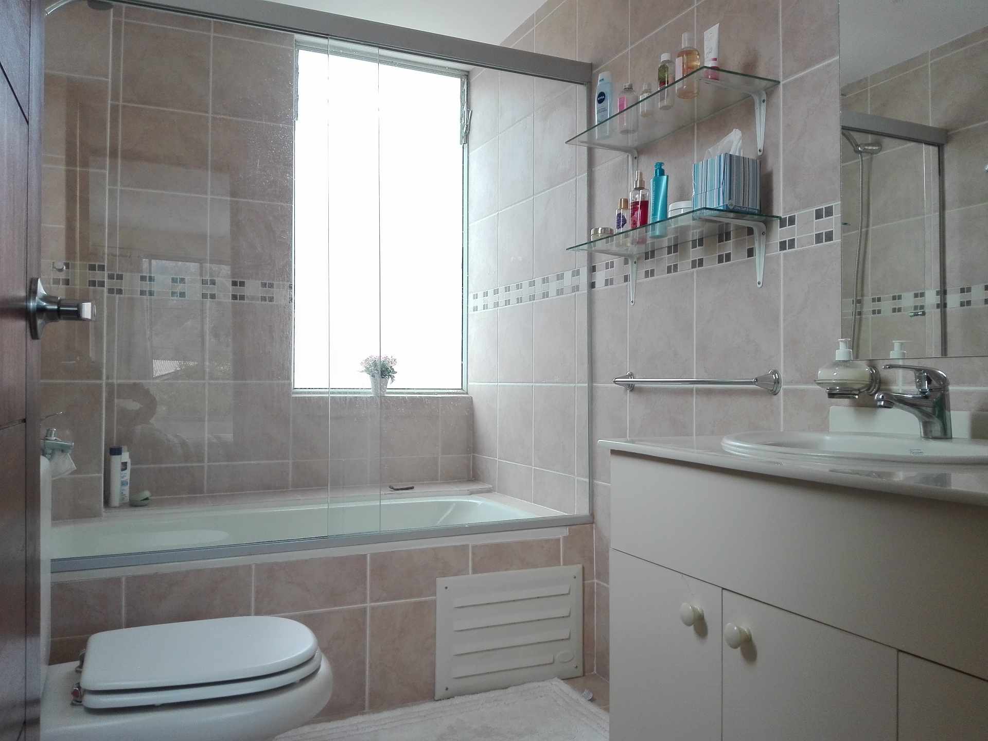 Casa en VentaCalle 2 de Febrero, entre calles 6 y 7 de Mallasa, Nro 200 3 dormitorios 4 baños 2 parqueos Foto 7