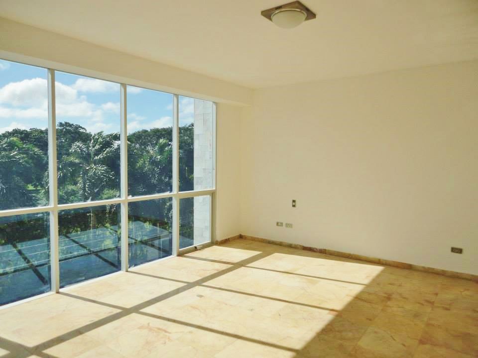 Departamento Muy Amplio Dpto de 3 Dormitorios en Anticretico, ubicado en B/ Las palmas 4to anillo (226 m²) Foto 3