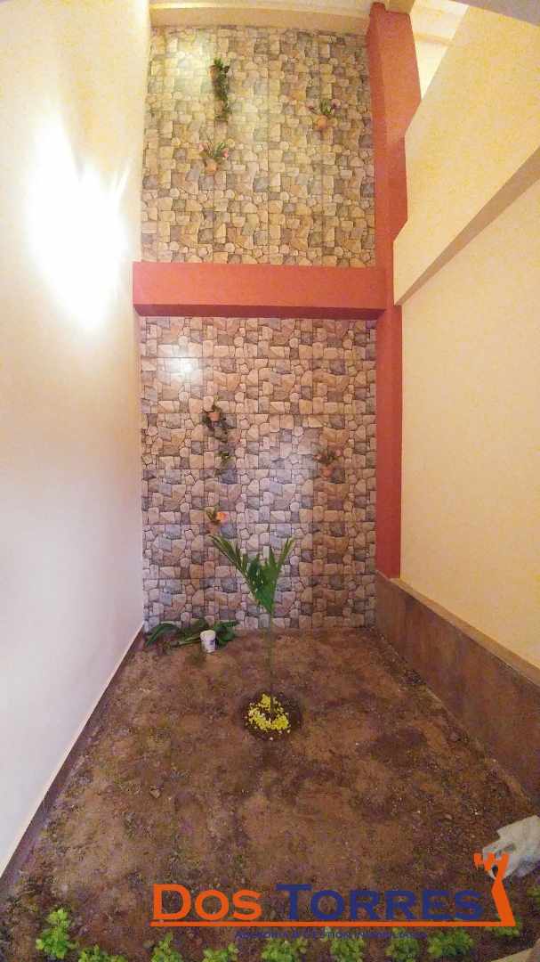 Casa en Sacaba en Cochabamba 4 dormitorios 3 baños 2 parqueos Foto 3