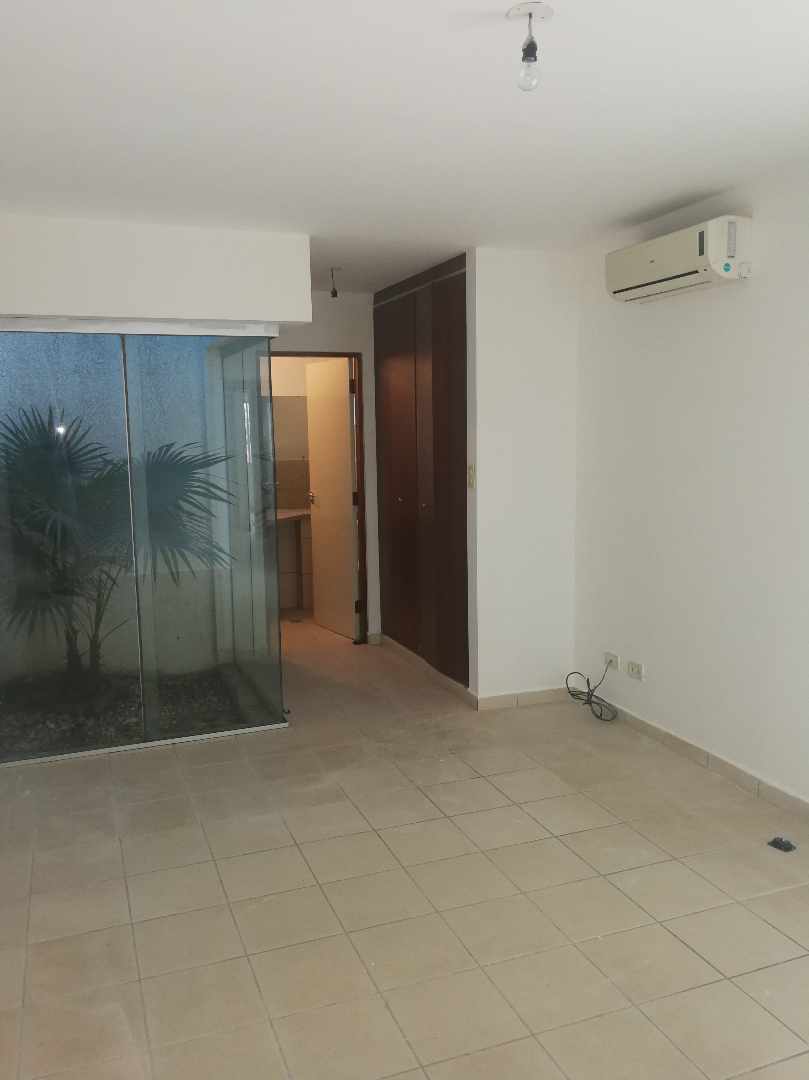 Casa en AlquilerZONA NORTE, AV. BANZER KM 9;EXCLUSIVO CONDOMINIO CASA EN ALQUILER Foto 7