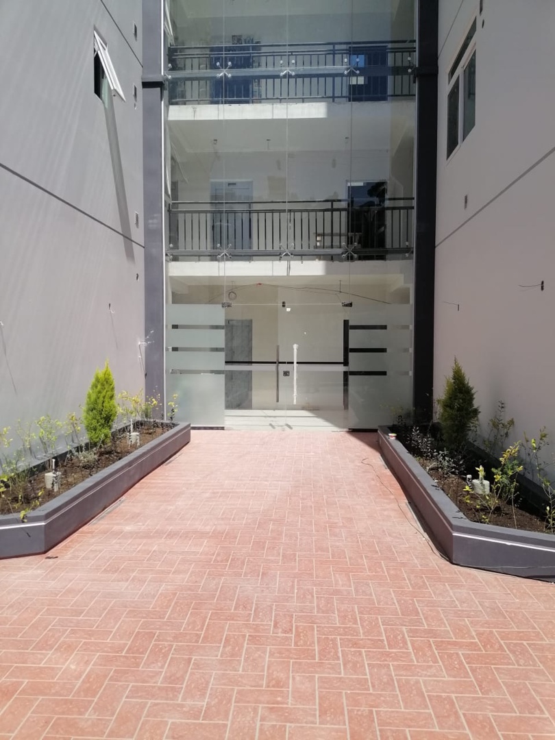 Departamento en VentaEdificio Colonia Real. Avenida 14 de Septiembre Esquina Calle 5 de Obrajes #5080. 2 dormitorios 3 baños  Foto 6