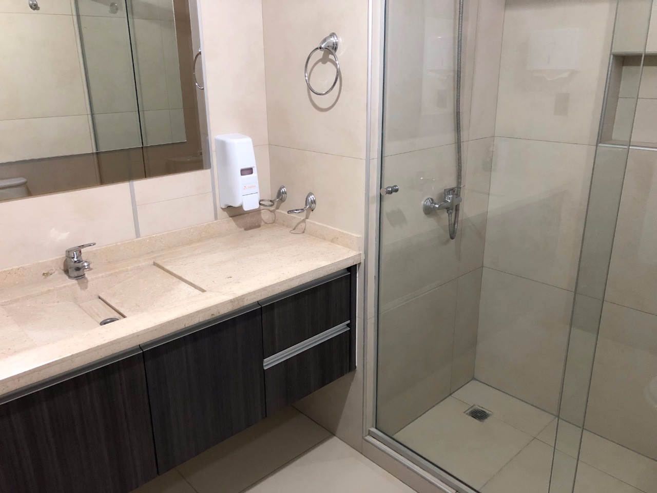 Departamento en Entre 3er y 4to anillo Oeste en Santa Cruz de la Sierra 3 dormitorios 2 baños 1 parqueos Foto 8